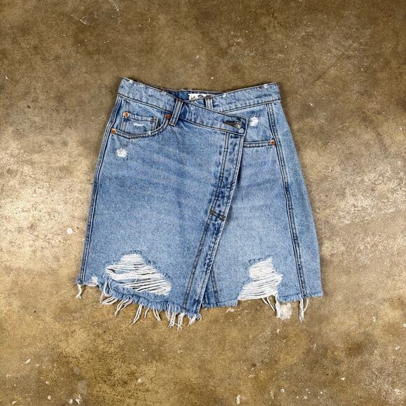 Free People Parker Wrap Mini Skirt Women’s 25 Blue Distressed Denim Raw Hem - Picture 1 of 10